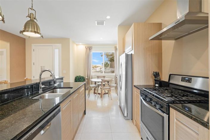 Image No.40-4 Bed Townhouse for sale