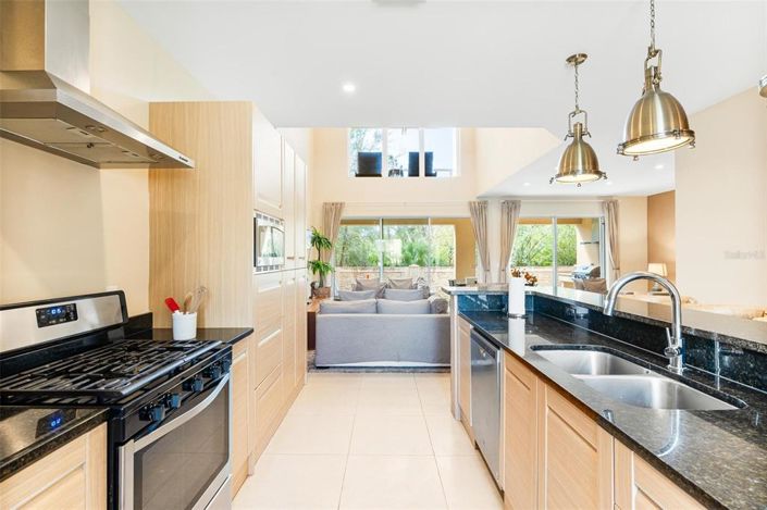 Image No.6-3 Bed Townhouse for sale