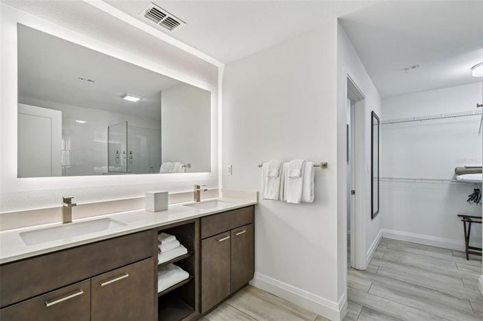 Image No.15-Propriété de 2 chambres à vendre à Winter Garden