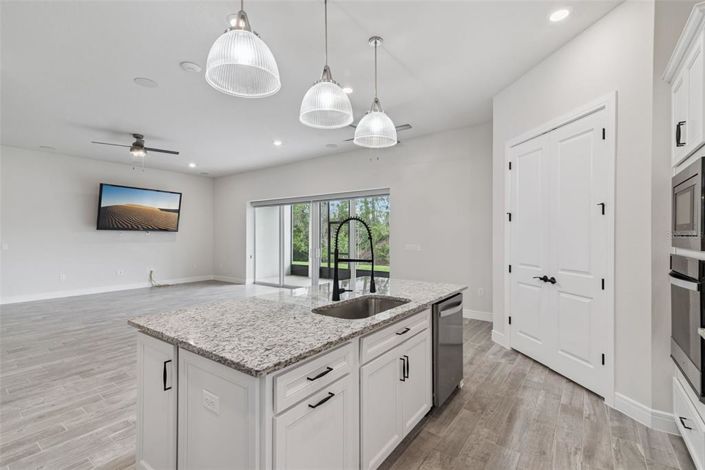 Image No.16-5 Bed Property for sale