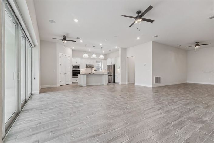 Image No.17-5 Bed Property for sale