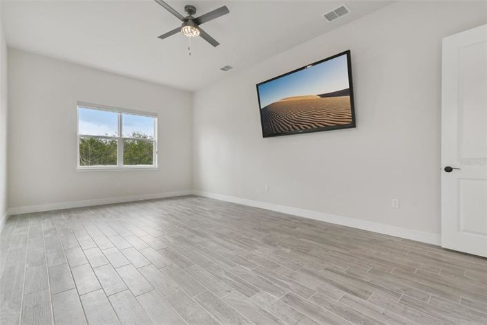 Image No.18-5 Bed Property for sale