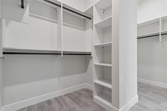 Image No.20-5 Bed Property for sale