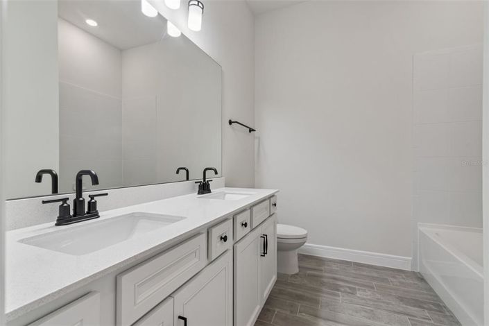 Image No.28-5 Bed Property for sale