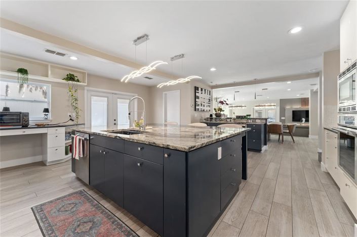 Image No.16-4 Bed Property for sale