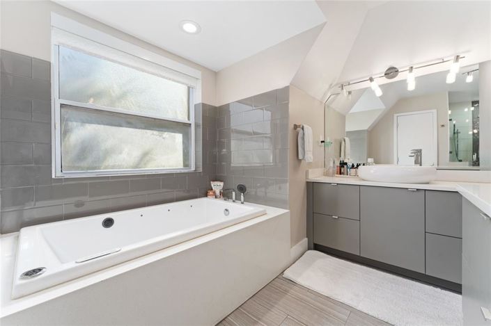 Image No.30-4 Bed Property for sale