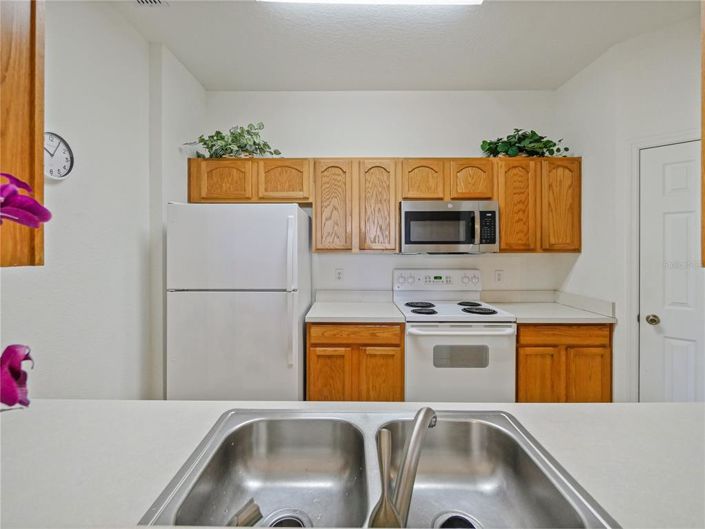 Image No.10-2 Bed Property for sale