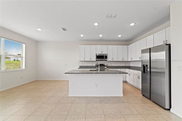 Image No.4-4 Bed Property for sale