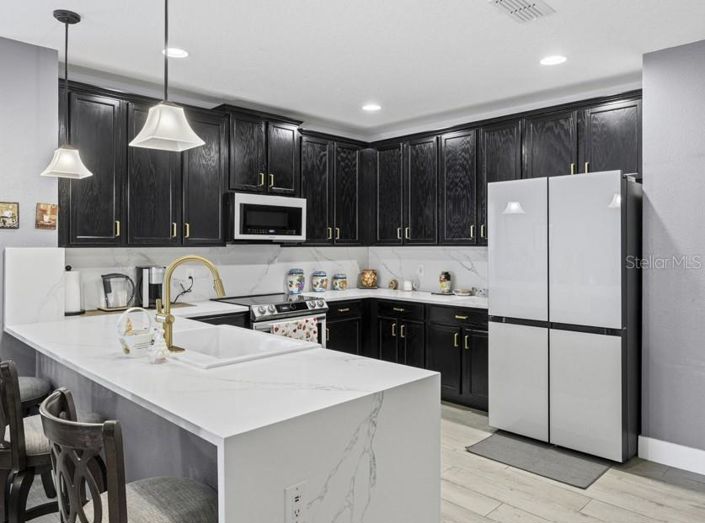 Image No.10-4 Bed Property for sale