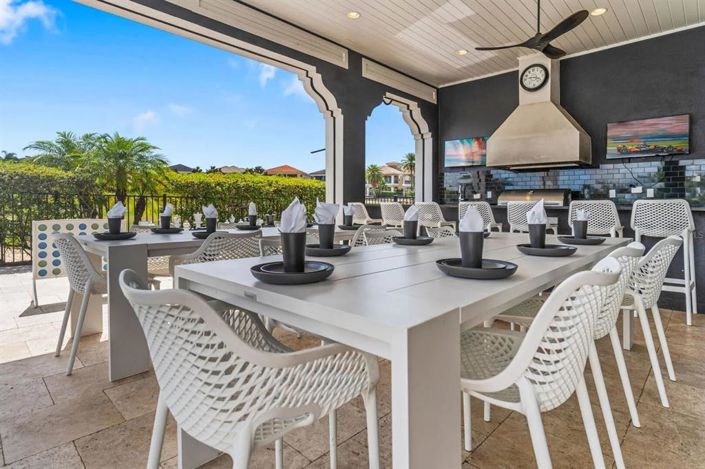 Image No.15-12 Bed Property for sale