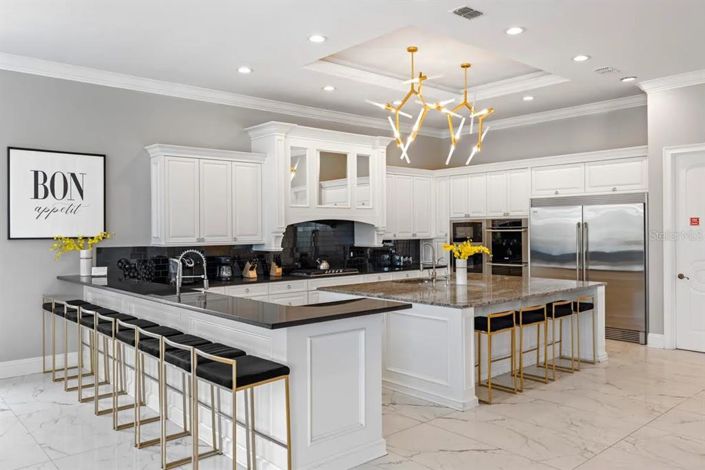 Image No.28-12 Bed Property for sale