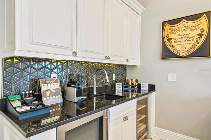 Image No.32-12 Bed Property for sale