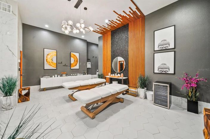 Image No.40-12 Bed Property for sale