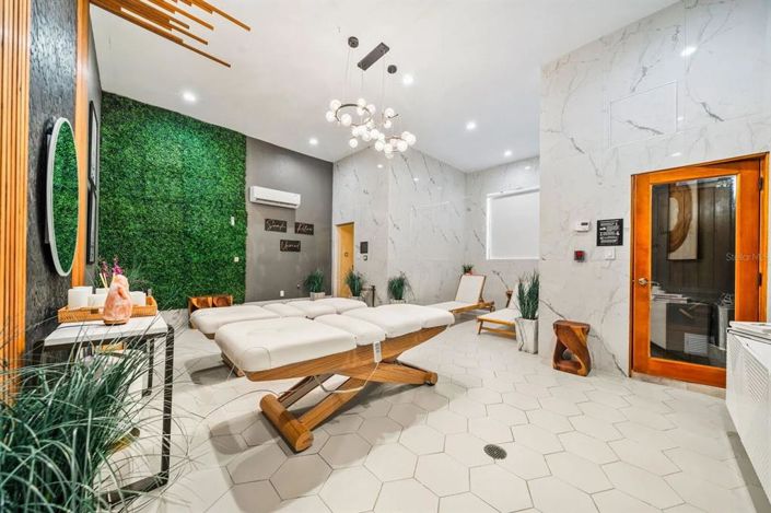 Image No.44-12 Bed Property for sale