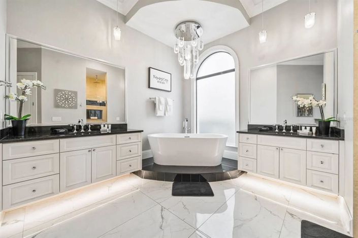 Image No.49-12 Bed Property for sale