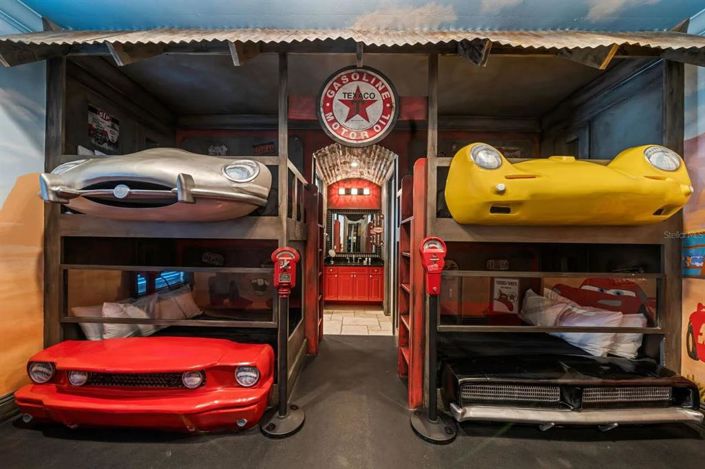 Image No.56-12 Bed Property for sale