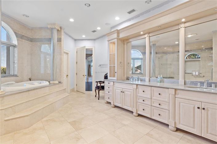 Image No.13-6 Bed Property for sale