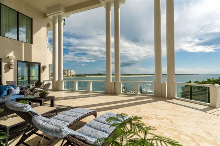 Image No.2-6 Bed Property for sale