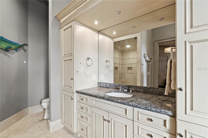 Image No.20-6 Bed Property for sale