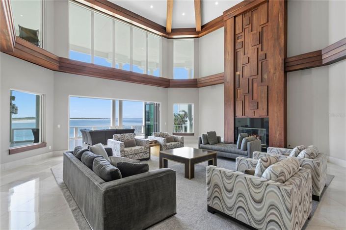 Image No.21-6 Bed Property for sale