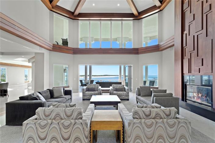 Image No.24-6 Bed Property for sale