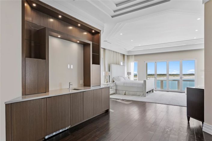 Image No.43-6 Bed Property for sale