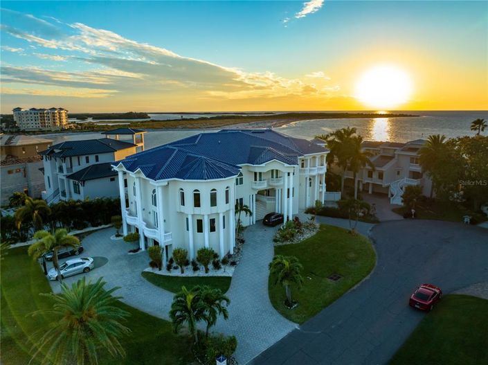 Image No.5-6 Bed Property for sale