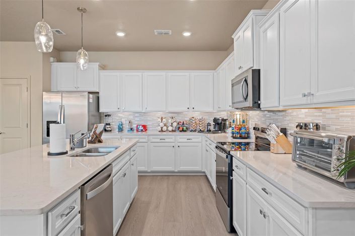 Image No.19-10 Bed Property for sale