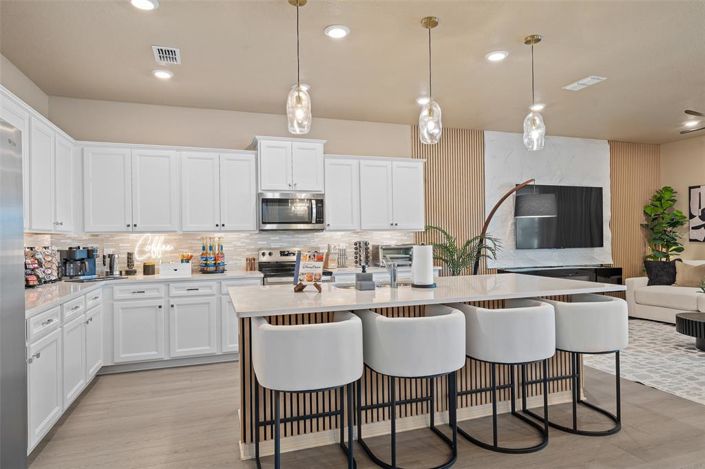 Image No.20-10 Bed Property for sale