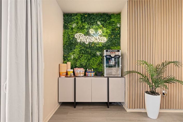 Image No.28-10 Bed Property for sale