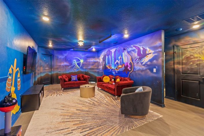 Image No.43-10 Bed Property for sale