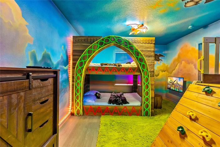 Image No.50-10 Bed Property for sale