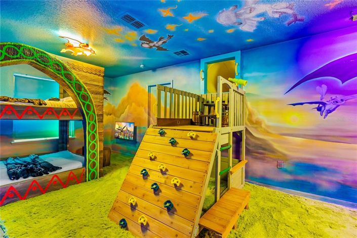 Image No.52-10 Bed Property for sale