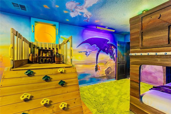 Image No.53-10 Bed Property for sale