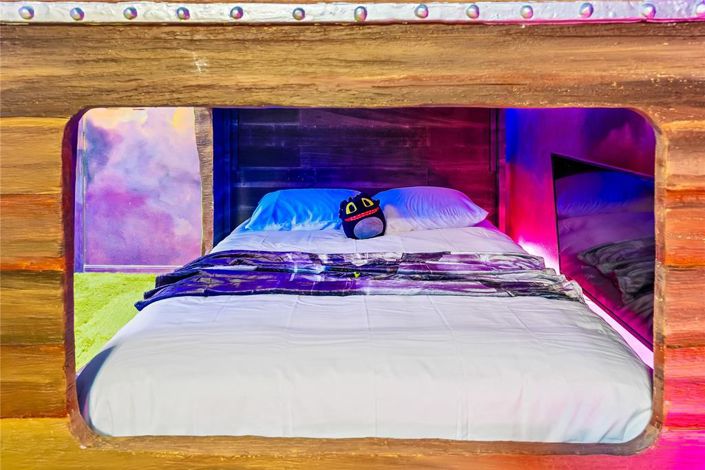 Image No.54-10 Bed Property for sale