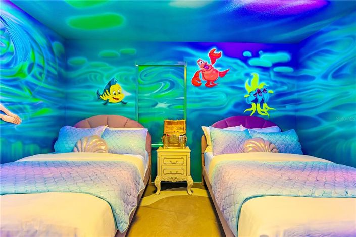 Image No.56-10 Bed Property for sale