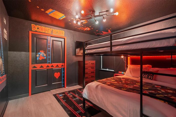 Image No.60-10 Bed Property for sale