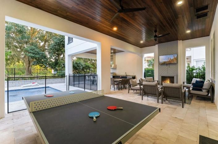 Image No.11-10 Bed Property for sale