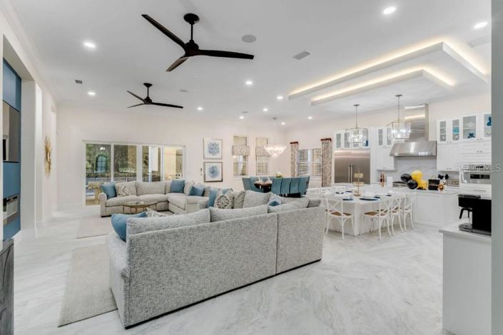 Image No.16-10 Bed Property for sale