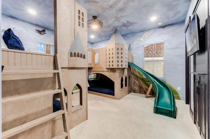 Image No.45-10 Bed Property for sale