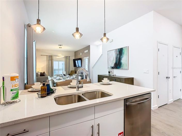 Image No.12-5 Bed Townhouse for sale