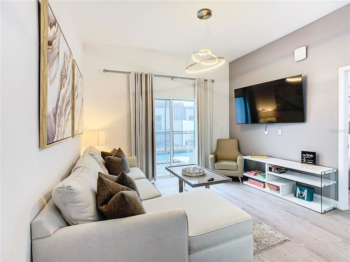 Image No.18-5 Bed Townhouse for sale