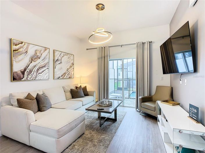 Image No.19-5 Bed Townhouse for sale