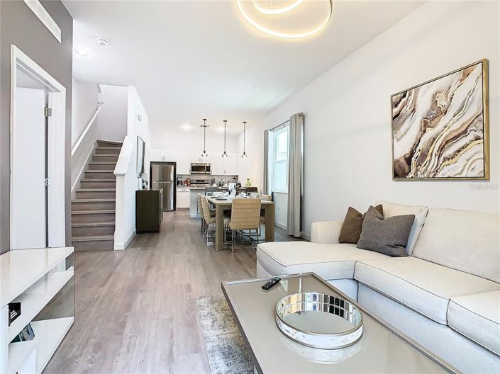 Image No.21-5 Bed Townhouse for sale