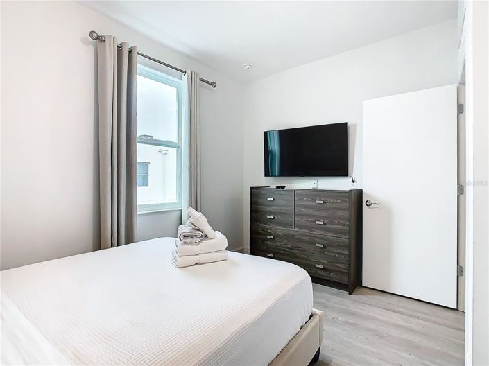 Image No.24-5 Bed Townhouse for sale