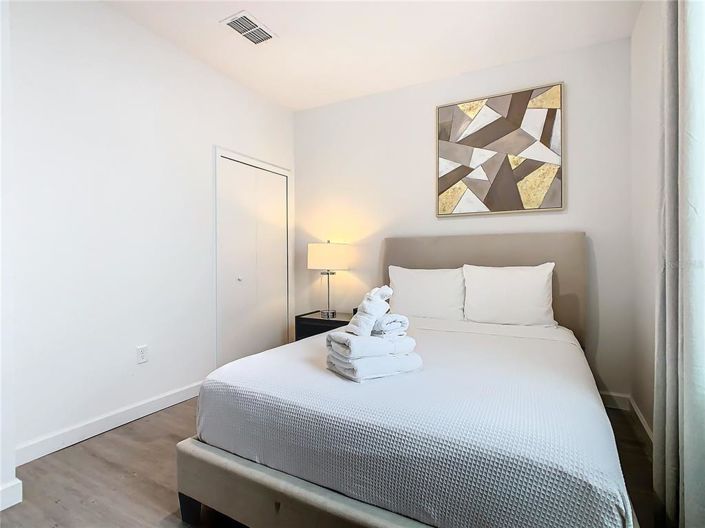 Image No.26-5 Bed Townhouse for sale