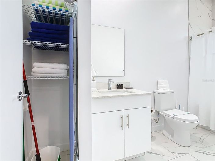 Image No.28-5 Bed Townhouse for sale