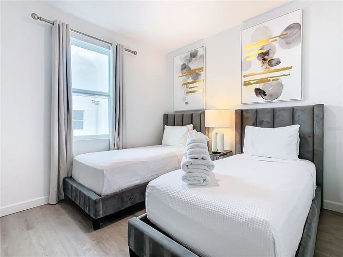 Image No.30-5 Bed Townhouse for sale