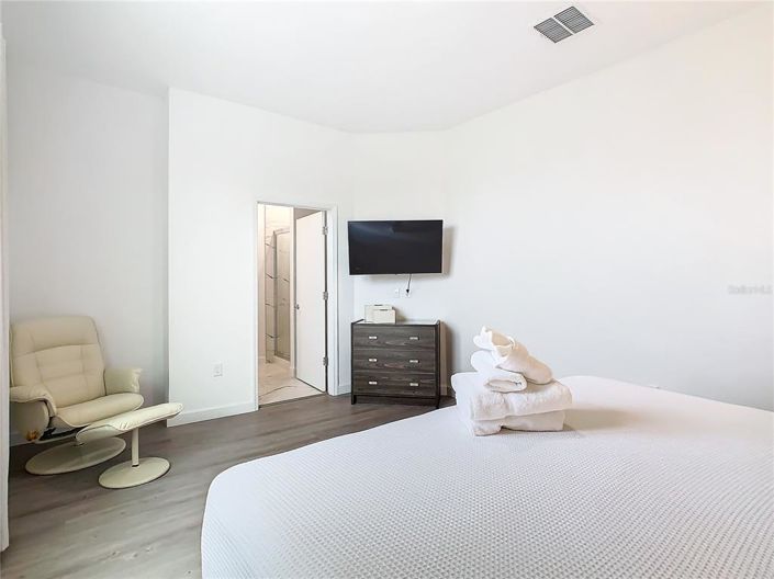 Image No.40-5 Bed Townhouse for sale