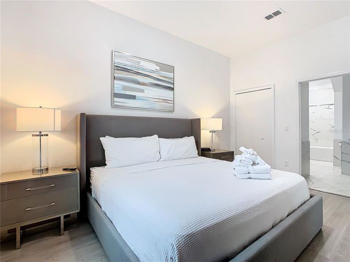 Image No.45-5 Bed Townhouse for sale